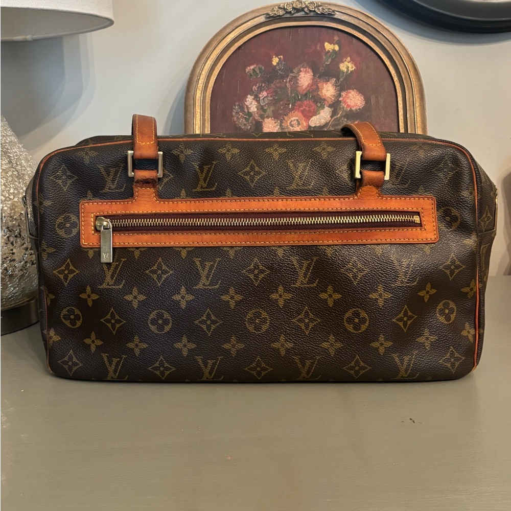 Authentic Louis Vuitton Monogram Cite GM 2002- Vintage with COA